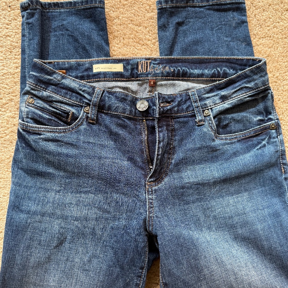 Kut from the Kloth Katy Jeans (Straight Leg). Size 4